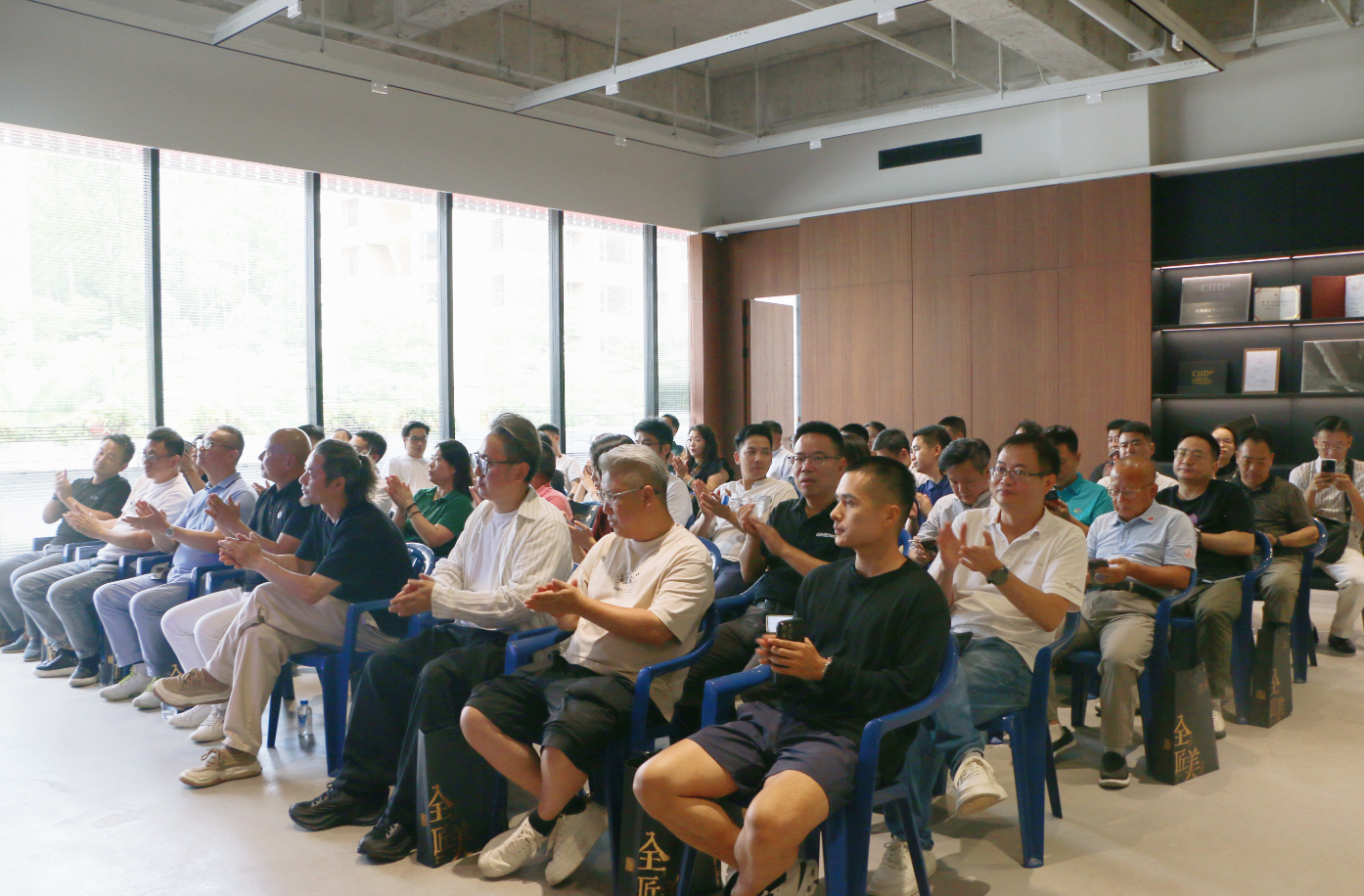 設(shè)計(jì)賦能 |法迪奧沈董攜廣東省家居建材商會班子走進(jìn)珠海市室內(nèi)設(shè)計(jì)協(xié)會，共探產(chǎn)業(yè)協(xié)同發(fā)展新路徑！